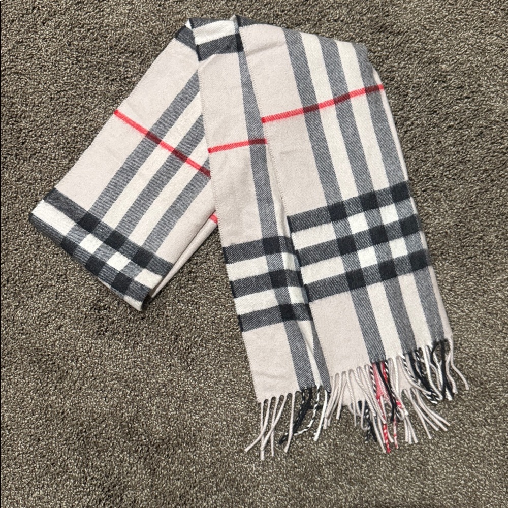 Burberry Plaid Cashmere Scarf in Cream and Red